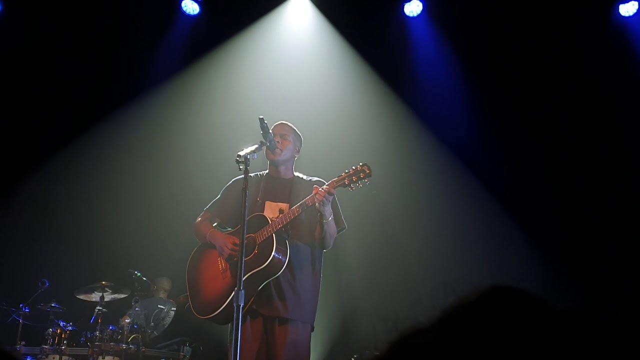 DANIEL CAESAR - ARE YOU OKAY? - LIVE in PARIS