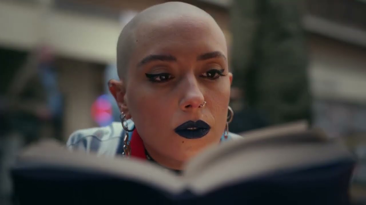 Amazon Books | That Reading Feeling Awaits | Agencies: Droga5 London &bull; PRETTYBIRD