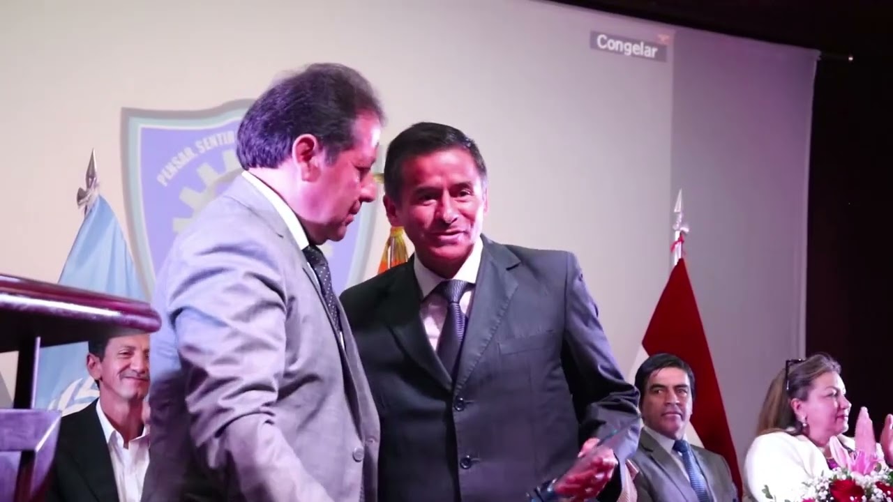 Sesión solemne la Unidad Educativa Guaranda celebró sus 78 años de vida institucional.