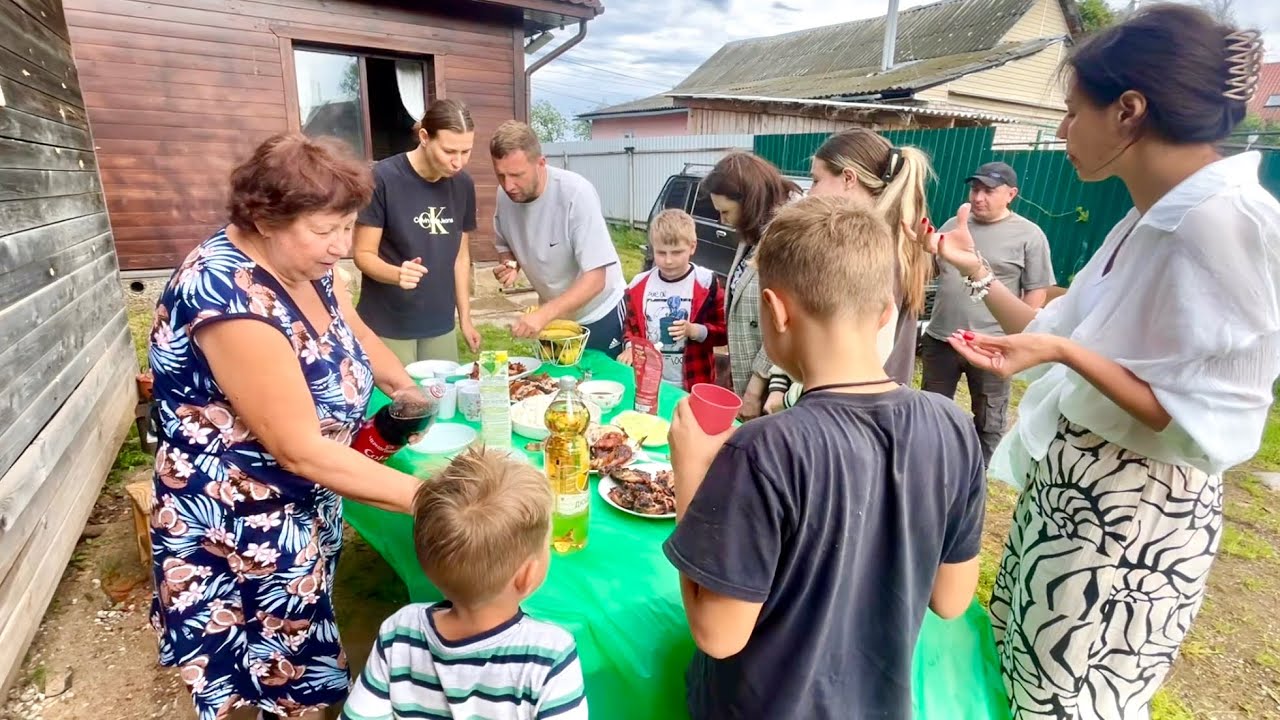FILIPINO BOODLE FIGHT IN RUSSIA! Celebrating Our Arrival!