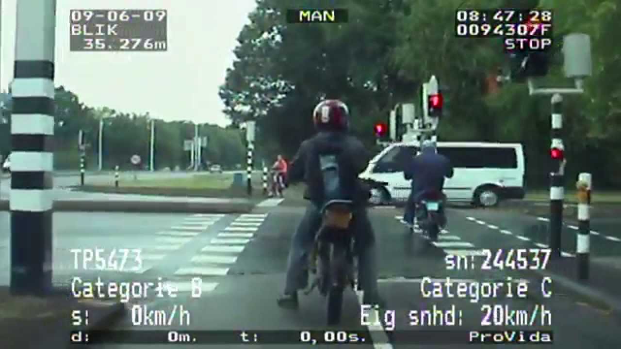 Blik op de Weg OFFICIAL - Fragment Brommer op rollenbank: 82 km/h