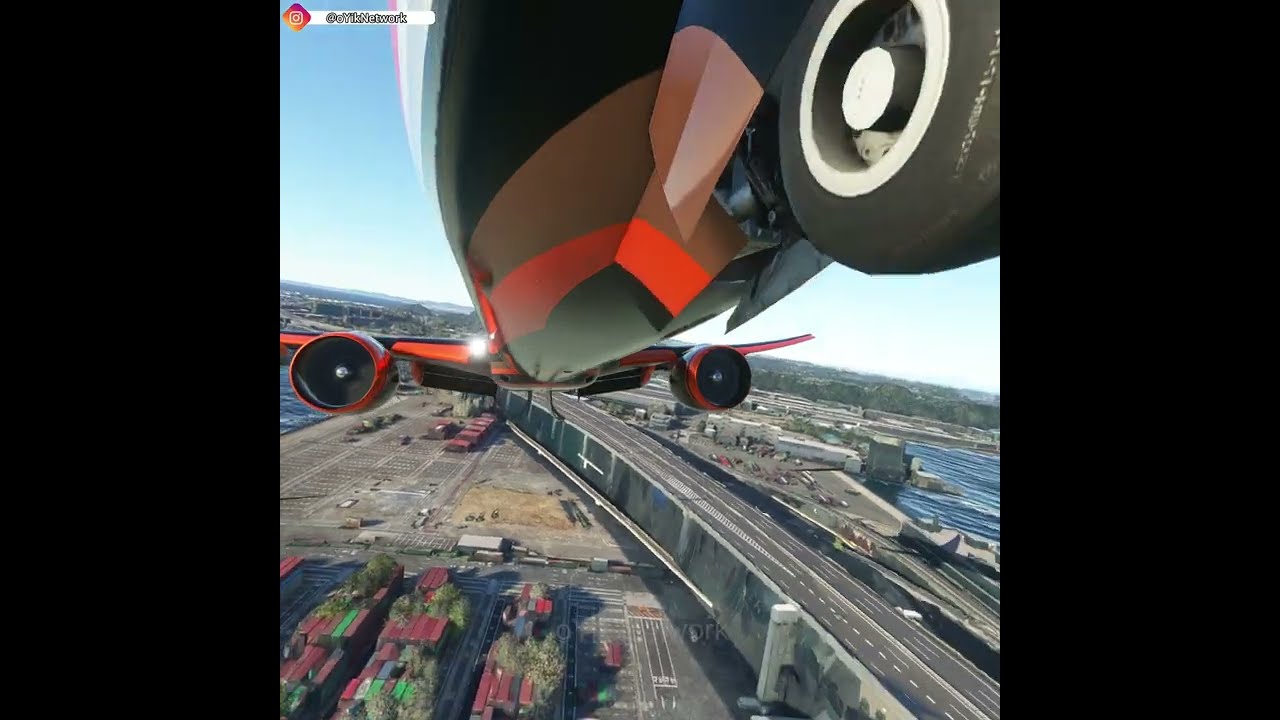 Haneda floating airport;;tense moment when an Airbus plane lands when the weather is extreme.RP