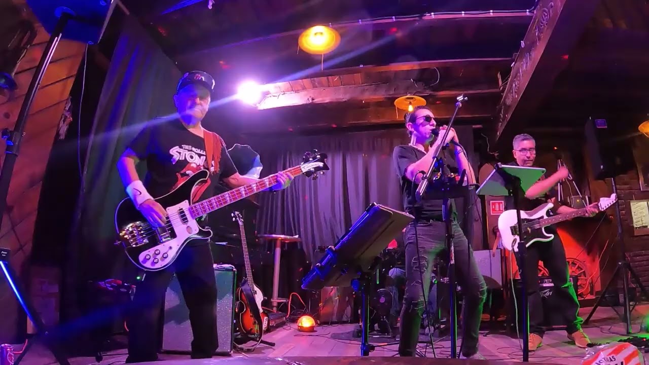 Cross Roads en Buffalo Bar 1