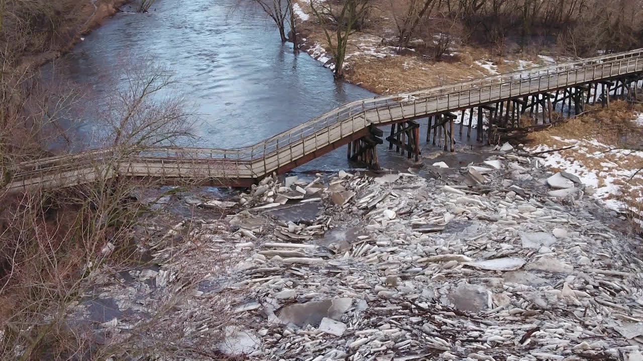 VIDEO: Pedestrian bridge in Johnston, Iowa collapsed due to chunks of ice