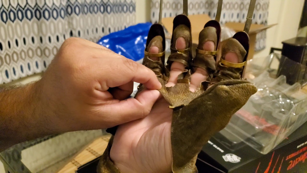 Trick Or Treat Studios A Nightmare On Elm Street Deluxe Freddy Krueger Replica Glove Review