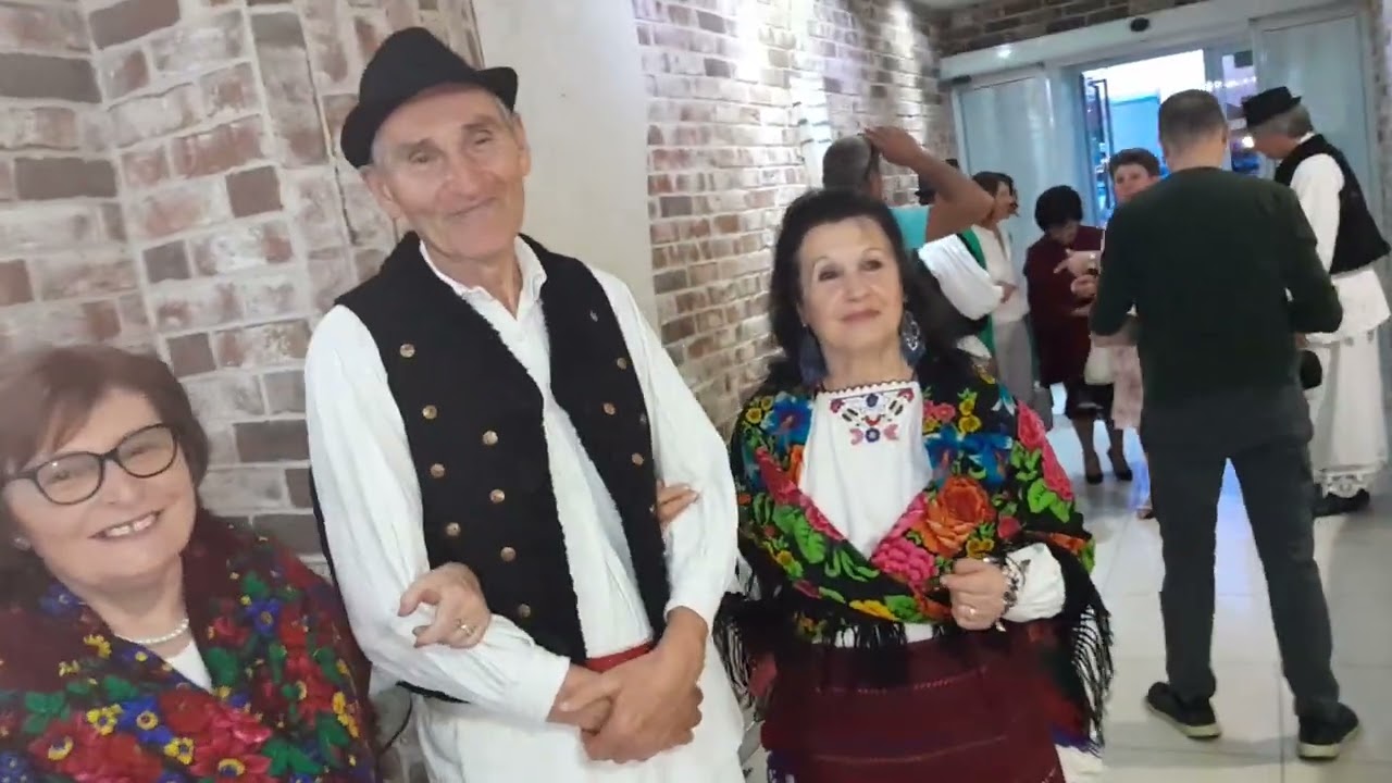 SJEO MILE NA LIVADU ZAGRLIO CURU MLADU ♡ Udruženje 
