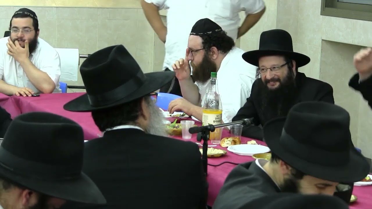 התוועדות כ' מנחם אב עם המשפיע הרב זלמן לנדא, והרב ויצהנדלר בישיבה ליום אחד תשע