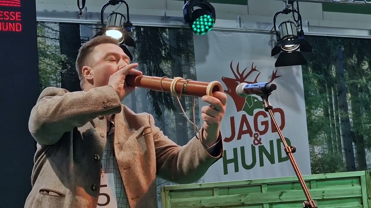 Hirschrufer Wettbewerb im Hirschruf und Hirsch Röhren auf der Jagd und Hund 2023 in Dortmund