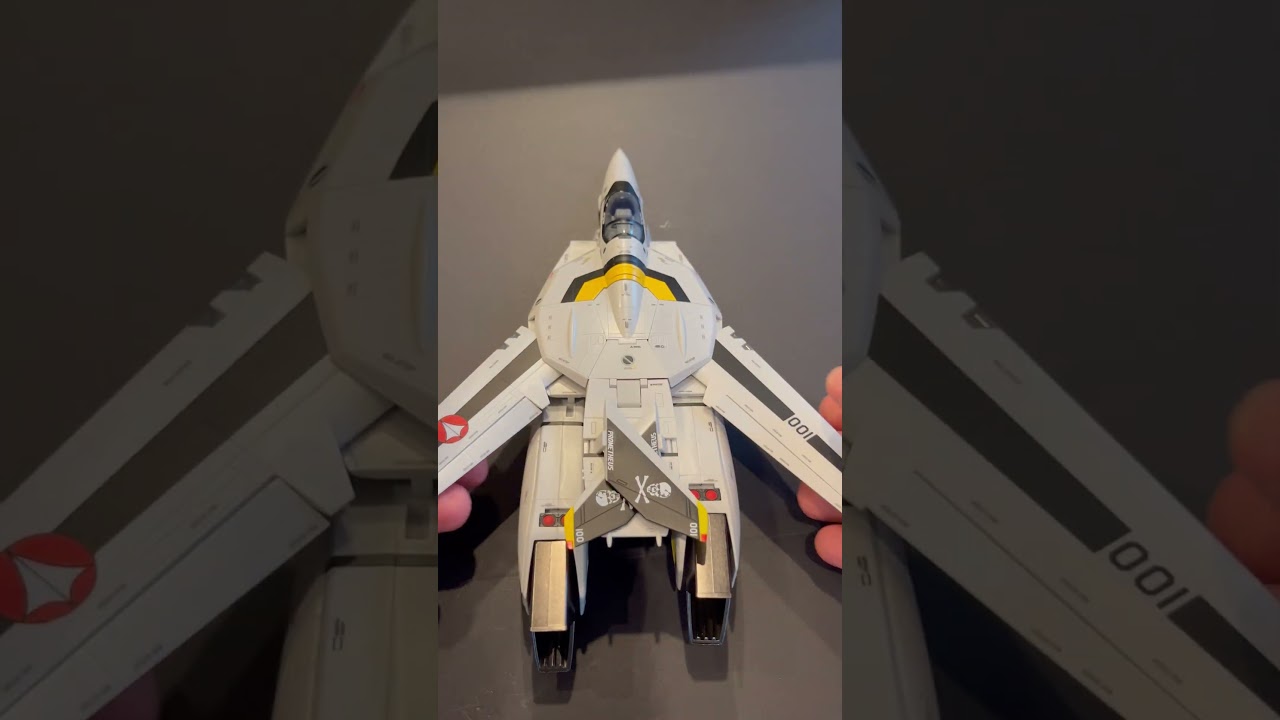 Bandai Chogokin VF 1S Valkyrie Roy Focker Special