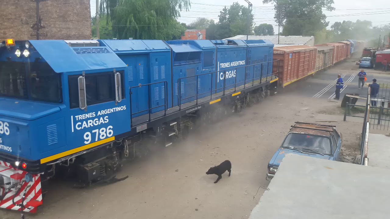 5001/9786 Trenes Argentinos Cargas ingresando a E.R.Oeste.