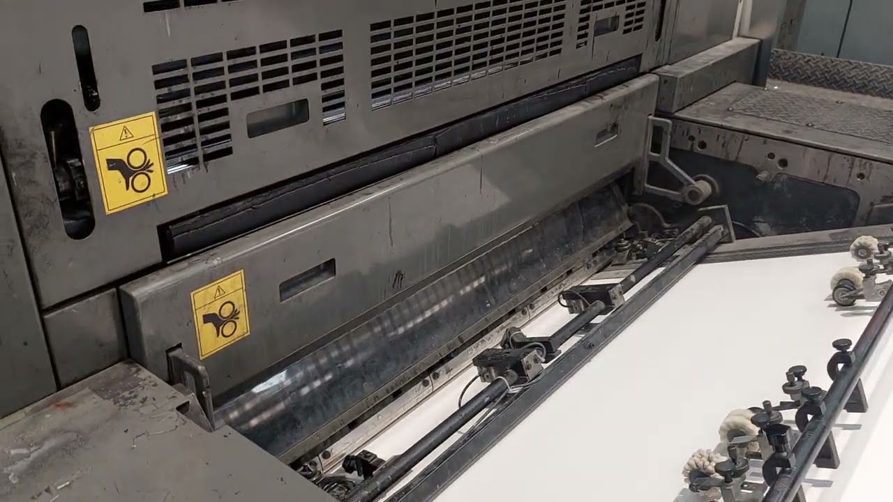 Komori LS 540 - 5 colour offset printing press from 2006  in production