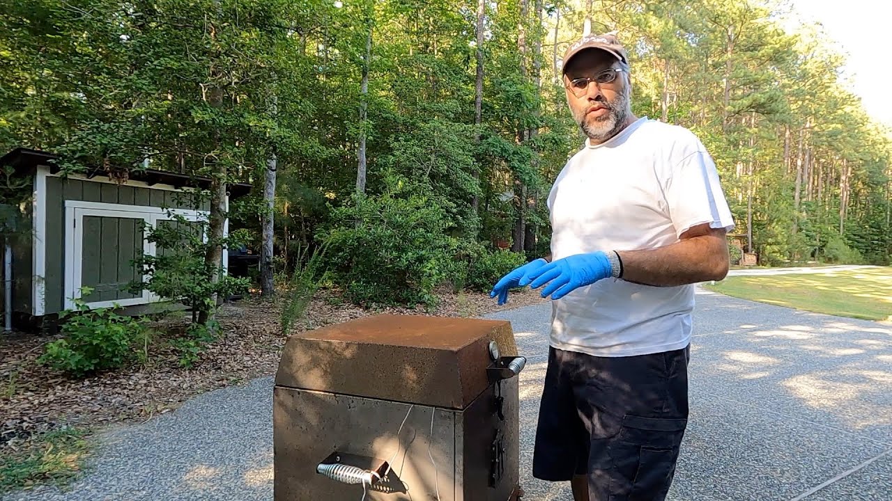 Smoking a Chuck Roast (Brisket's cheap cousin) on the Hasty Bake Roughneck Smoker