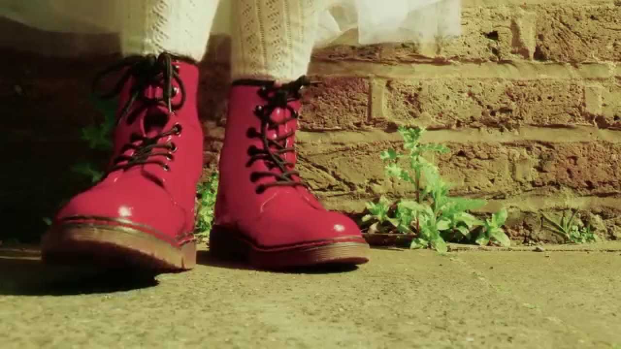 BUSTER SHUFFLE - Elvis Vs. Wag (OFFICIAL VIDEO)