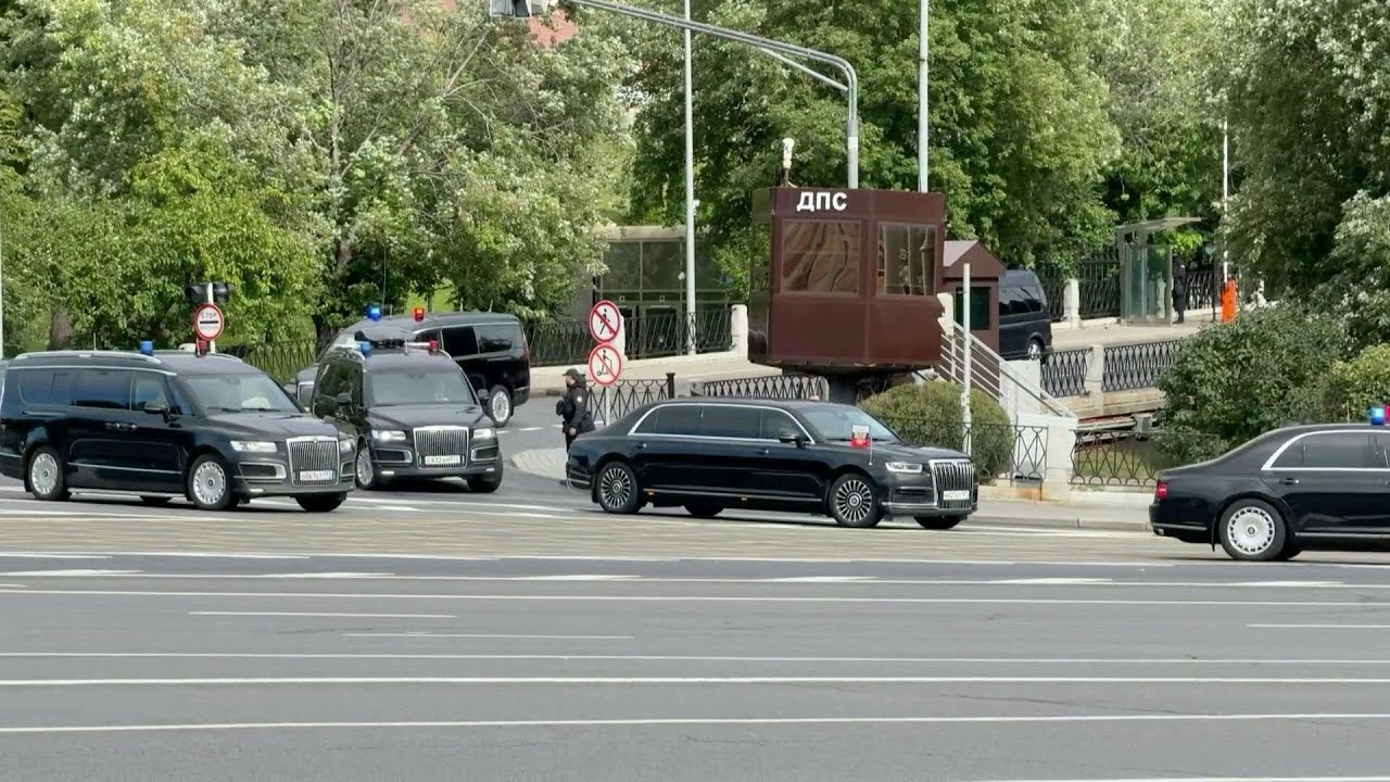 Putin's motorcade outside Kremlin on day of peace talks with US envoys | AFP