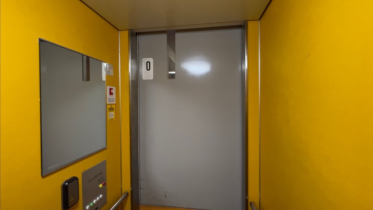 1979 KONE Roped Hydraulic Elevator @ Norralagatan 13A, Söderhamn, Sweden.