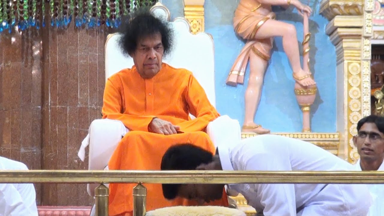 sathya sai baba arathi oct 20 2010