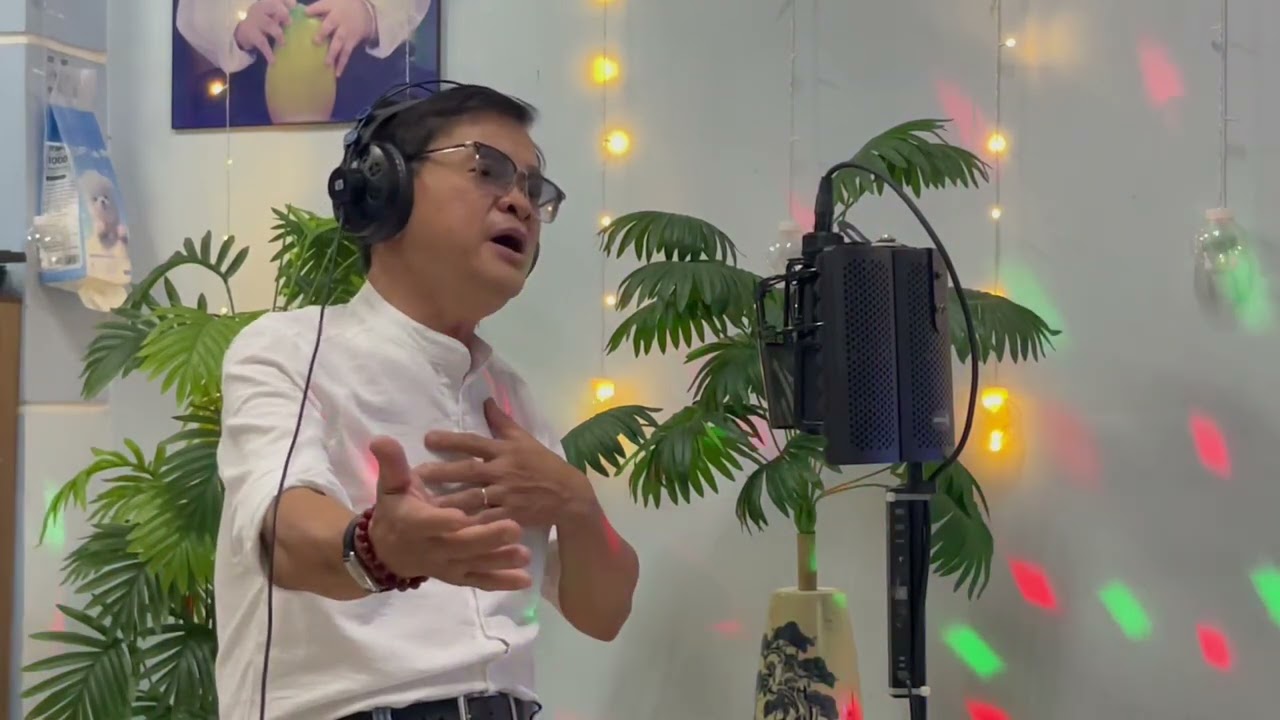 Ca khúc : Giả Từ Vũ Khí. Sáng tác: Nhạc sĩ . Trịnh Lâm Ngân.
