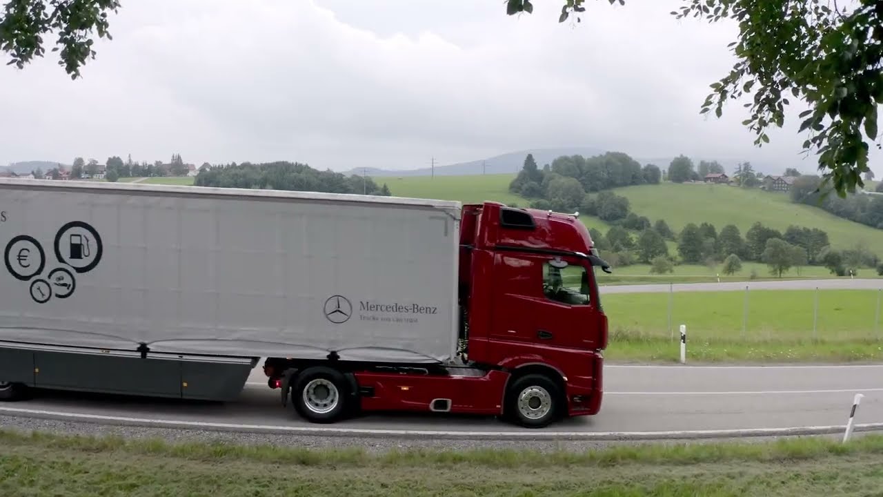 Truckerin Bettina Koob testet den Mercedes-Benz Actros L.