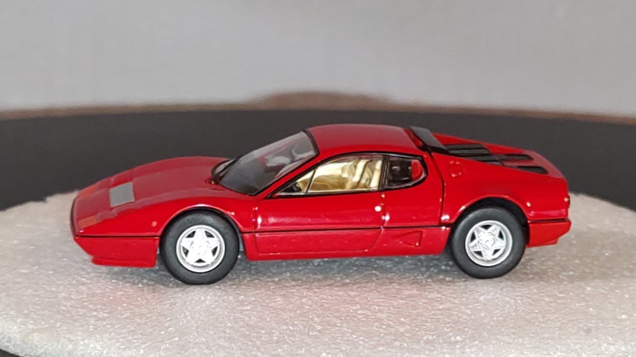 Tomica Limited Vintage Neo Ferrari BB 512i Red + Tomica Basic Comparison