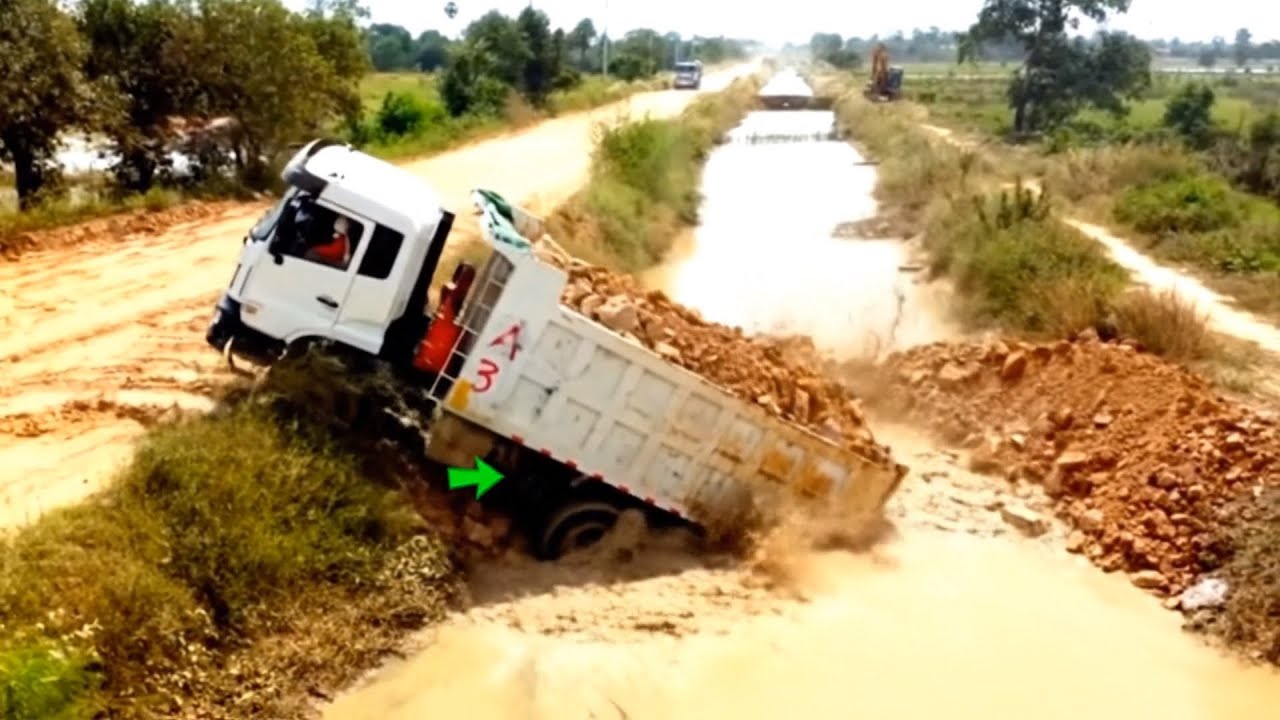 Incredible Landfill! Dump Truck 25ton Back Uploading overturned into canal water Bulldozer Komats...