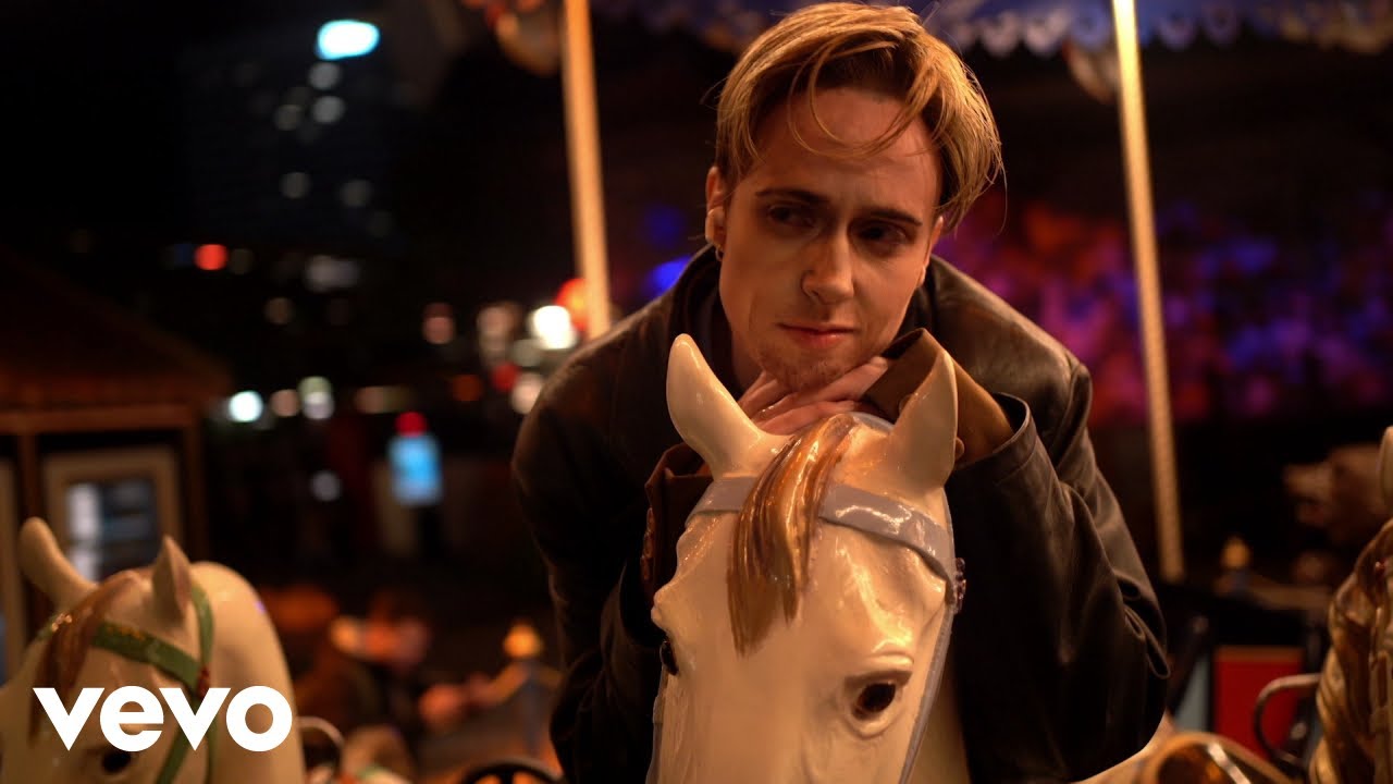 M&Oslash; - Brad Pitt (Official Video)