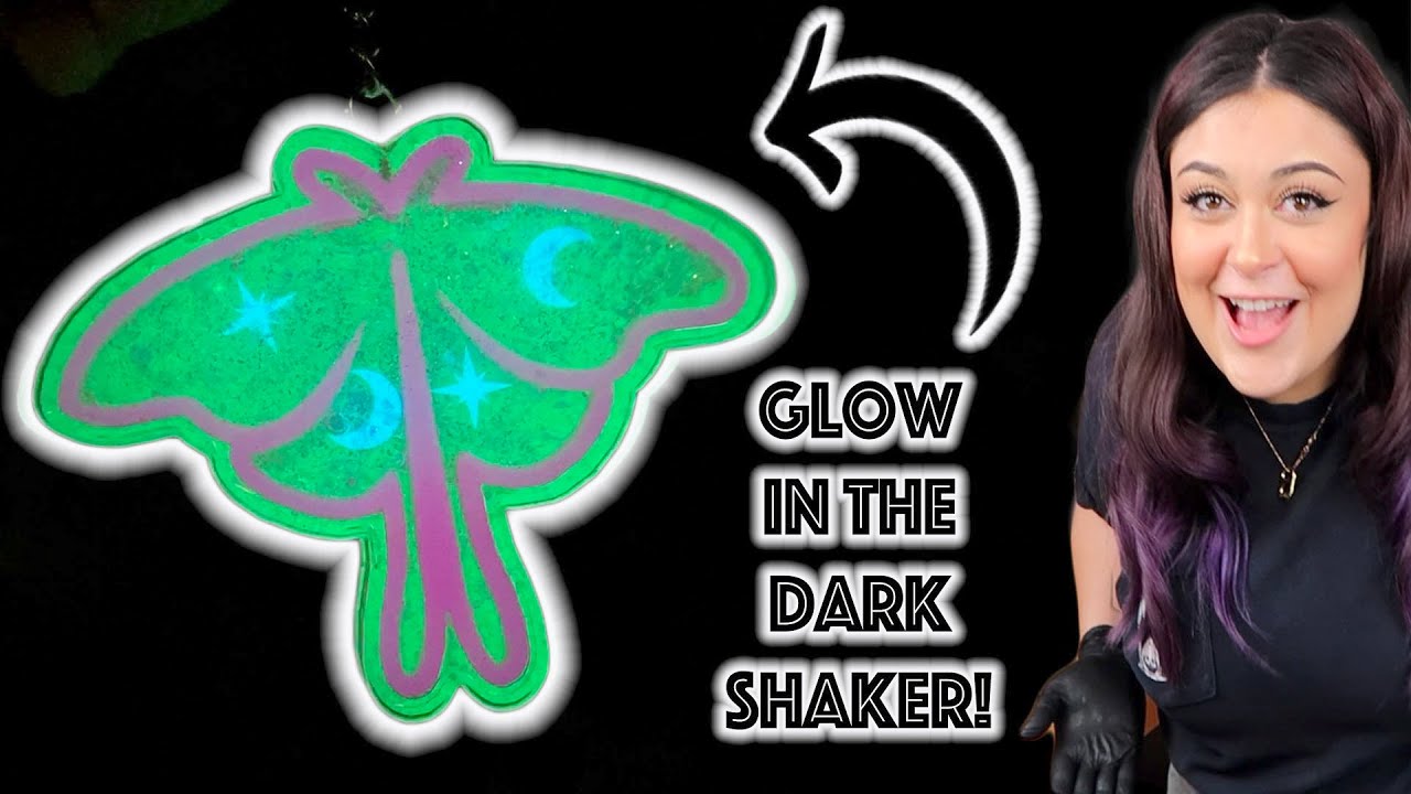 I *FINALLY* MADE A RESIN SHAKER!! GLOW IN THE DARK LUNA MOTH! I also failed a little.. lol