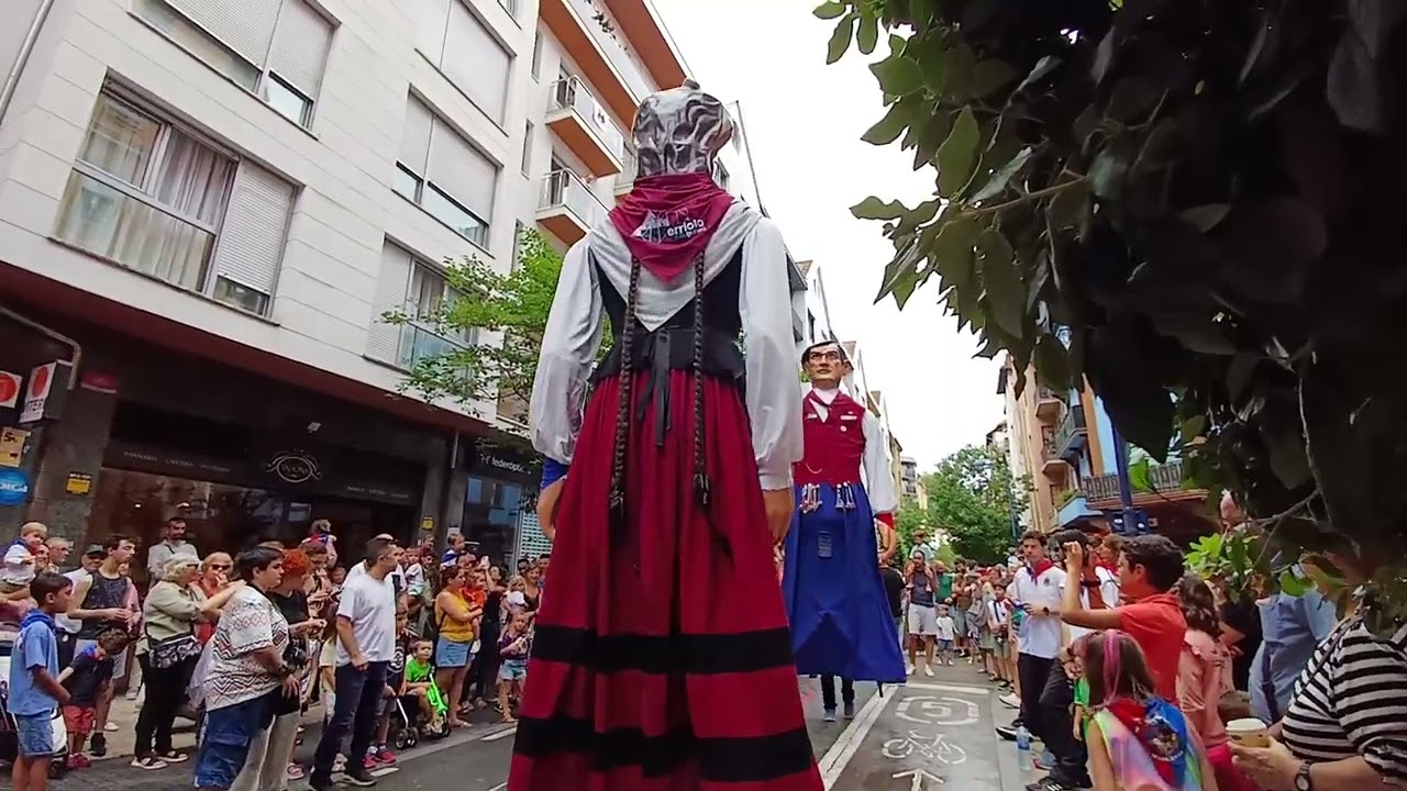 Vals de Xanti eta Maialen en la Gigantada en Errenteria | 25 de Julio de 2024 (Mañana)