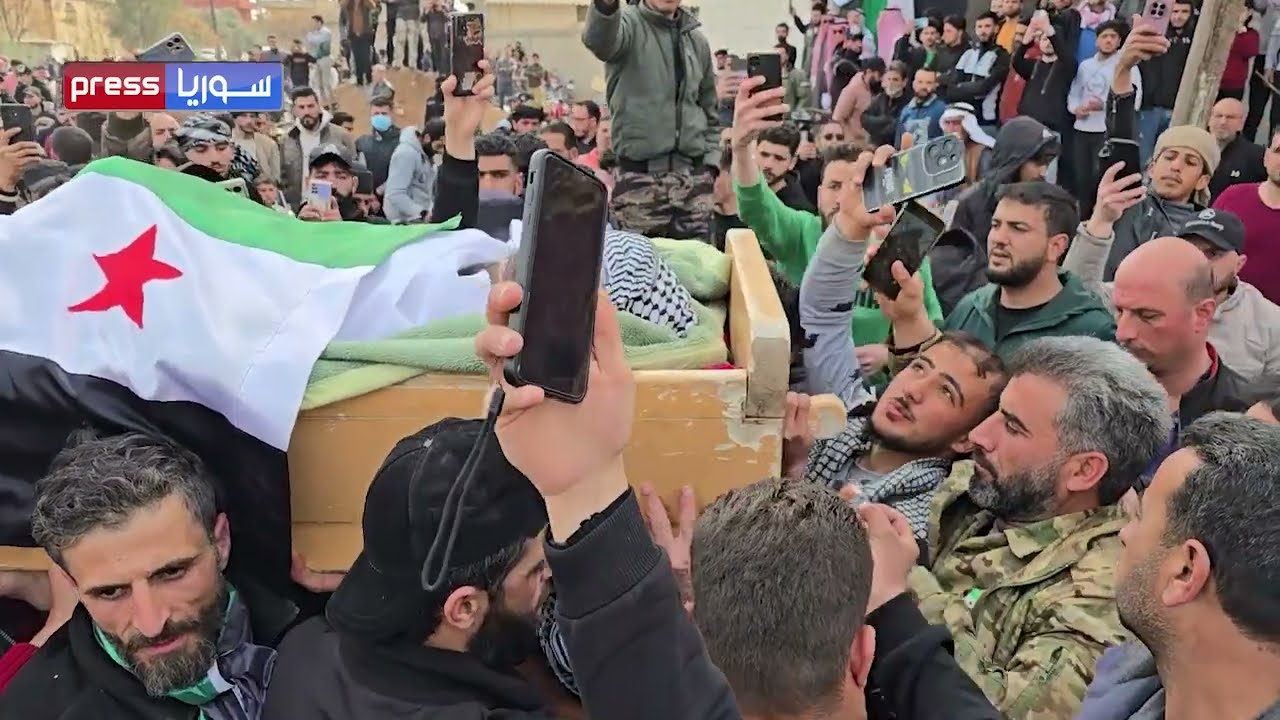 سوريا برس :تشييع المنشد قاسم الجاموس أبو وطن في مدينة داعل بمحافظة درعا