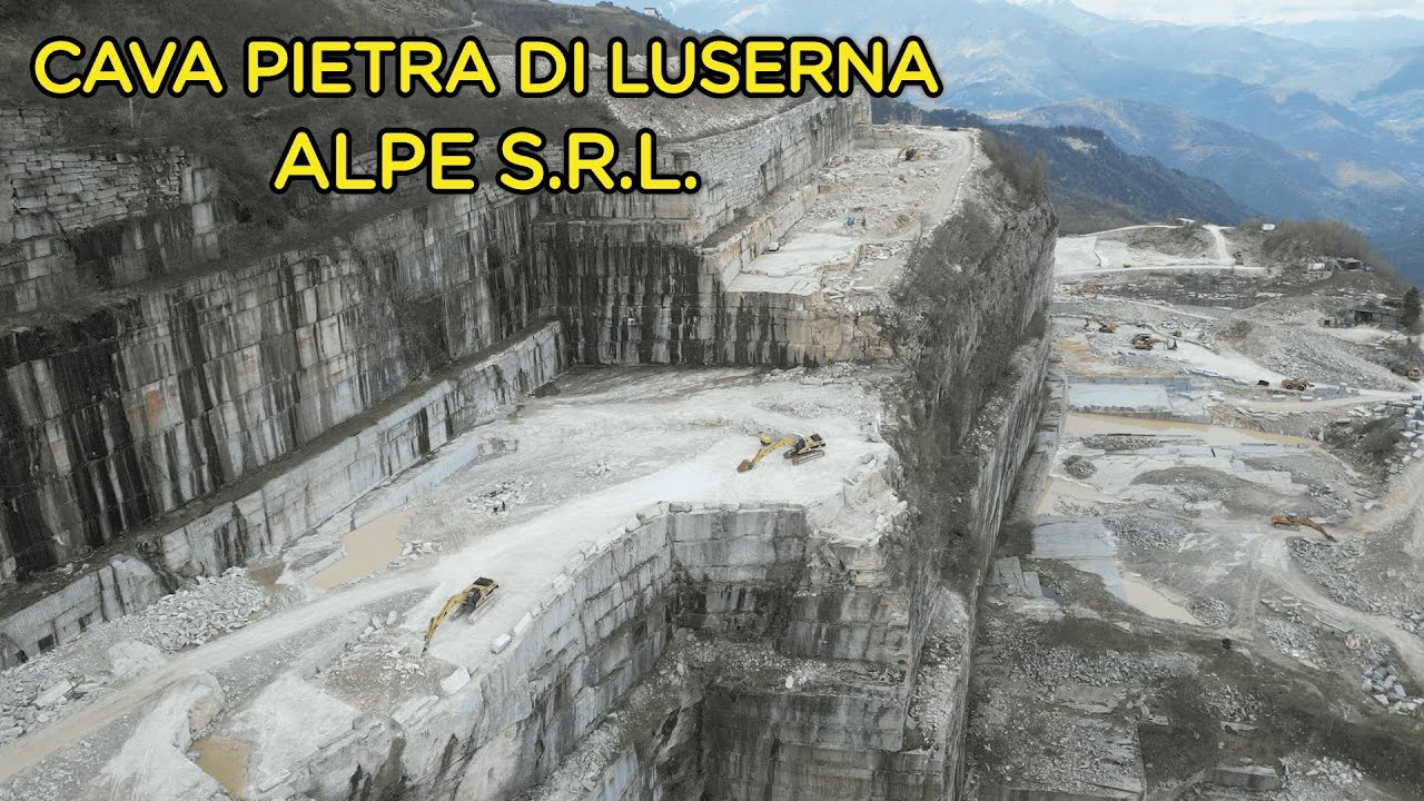 Ripresa aerea nella cava di Luserna di Alpe-Ribotta! Che spettacolo! #caterpillar #dji