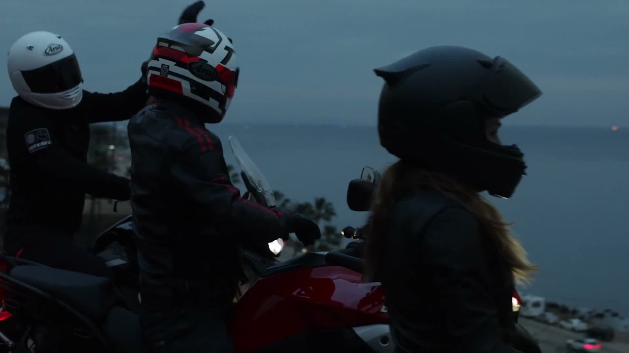 Arai Helmet Quantic – Confort haute vitesse pour les longs trajets (LONG)
