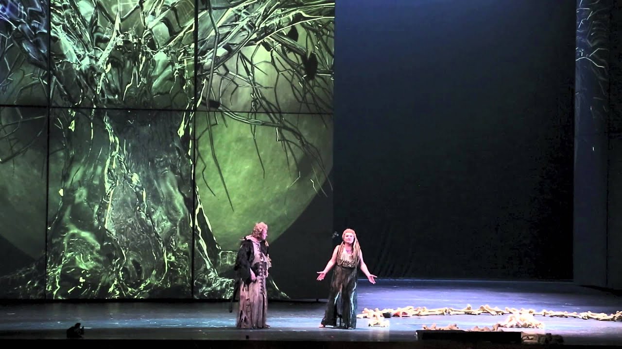 Elena Pankratova as SIEGLINDE: 