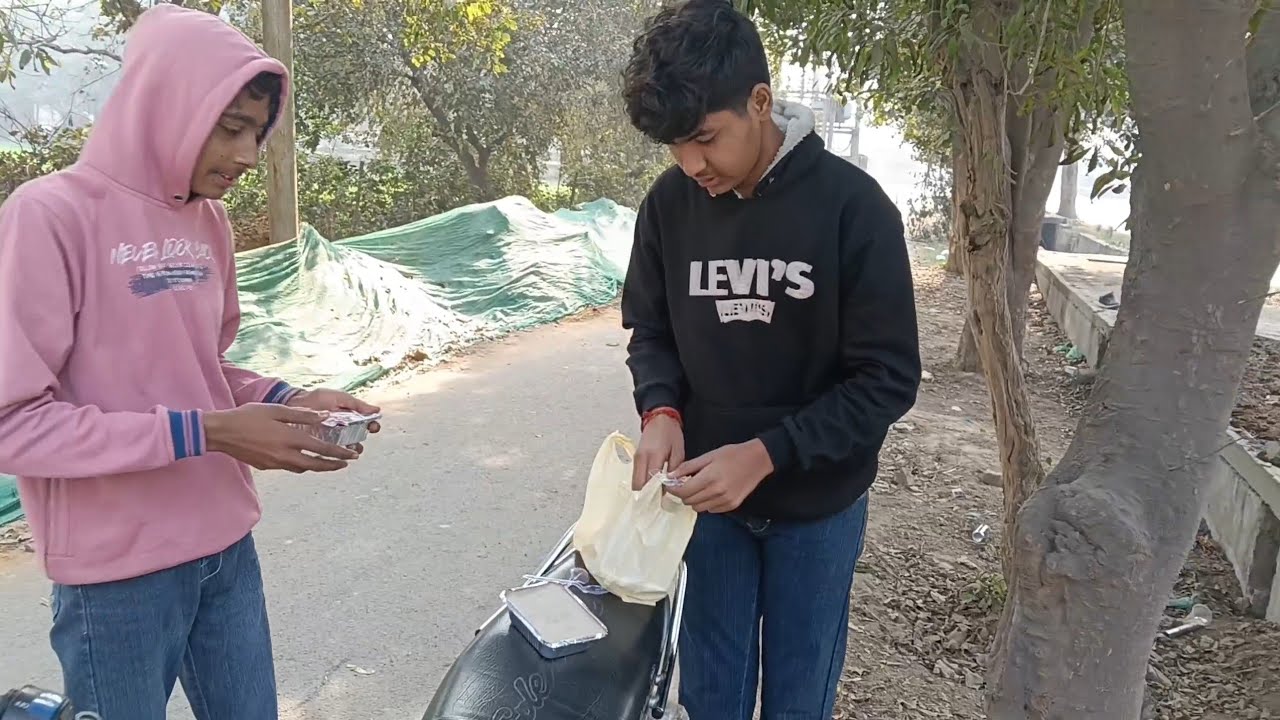Dost ke sat ghumne pahunch gai 😱 // friends vlogs001 // 