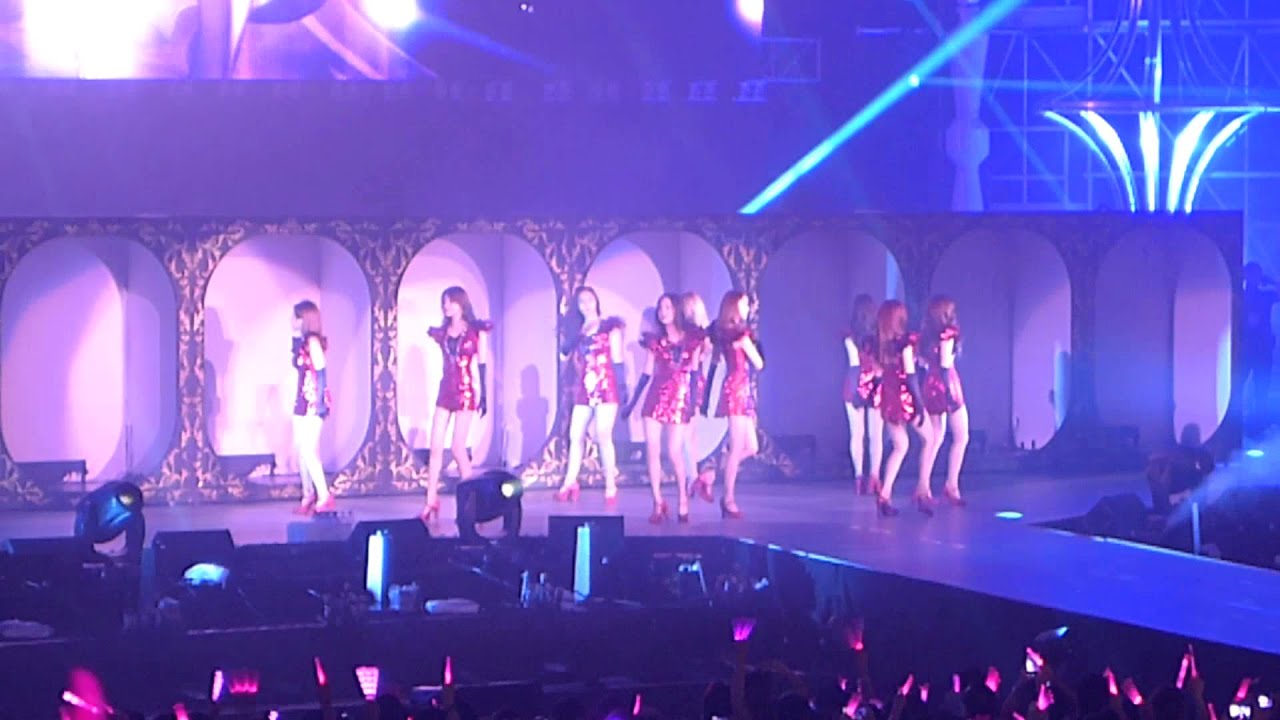 [Fancam][131110] SNSD Girls & Peace Tour in HK - Reflection