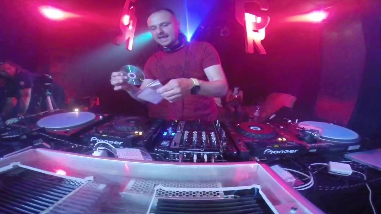 DJ PEET - Clubbing Runway - House Noise