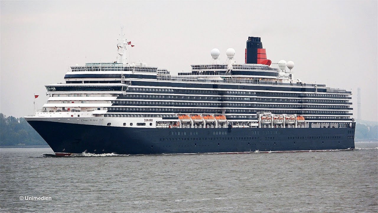 Queen Victoria | departure from Hamburg (Germany) with amazing horn blast | 4K-Quality-Video