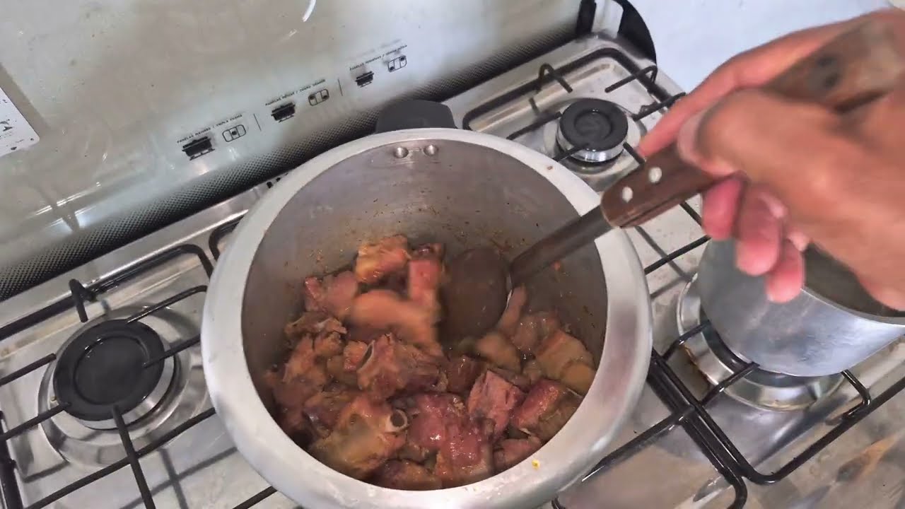 Fazendo custelinha de porco  defumada  
