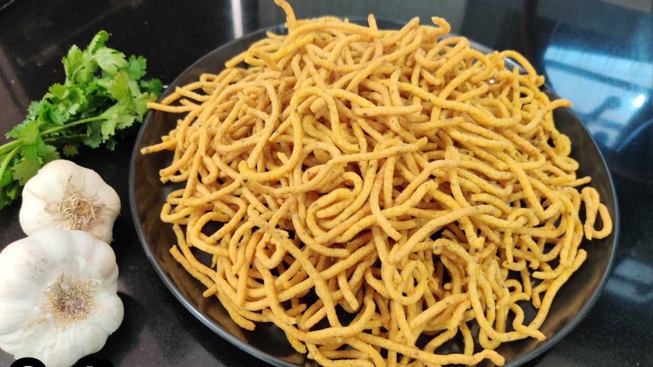 Garlic besan sev | Ratlami sev | crispy & tasty sev | रतलाम की फेमस लहसुन वाली सेव