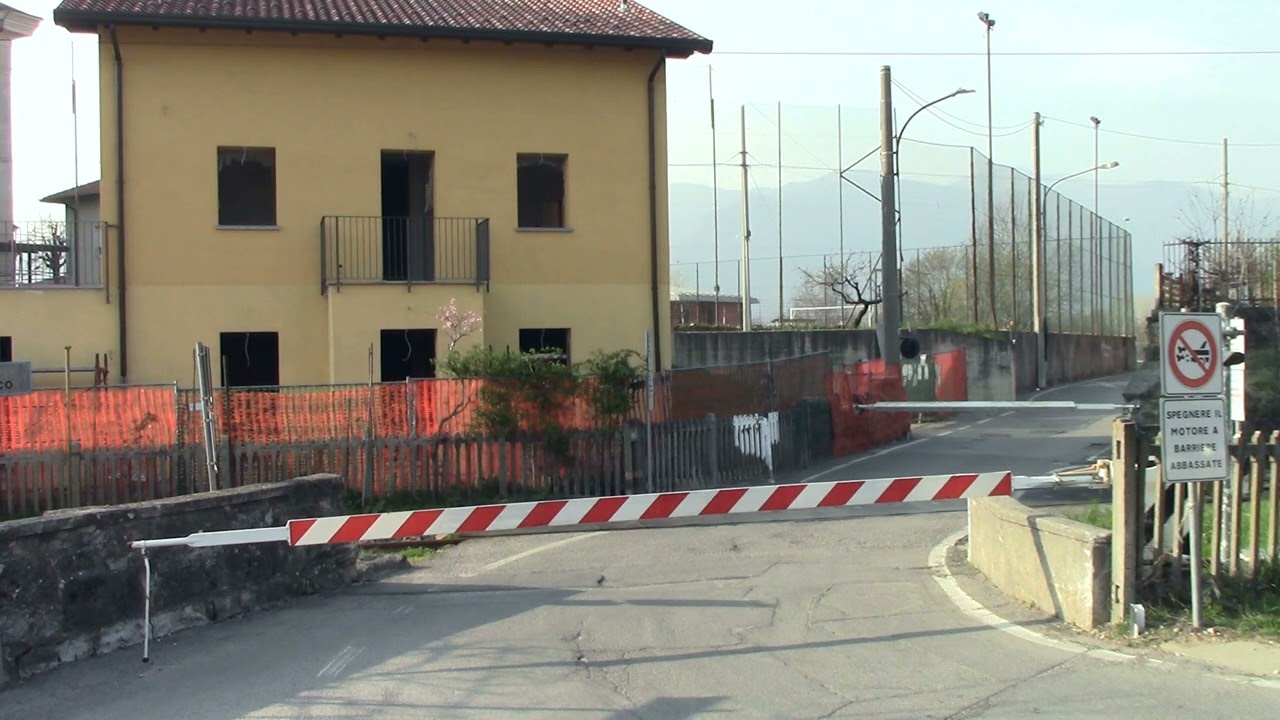 Merone (I) Passaggio a Livello // Level crossing //