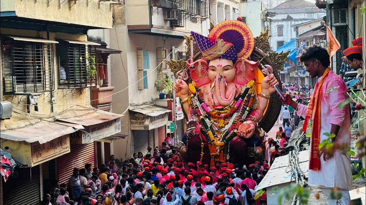 Girgaon Cha Raja Visarjan Sohala 2024 | गिरगांव चा लाडका मिलिंद ने बघा काय crowd नाचवला |