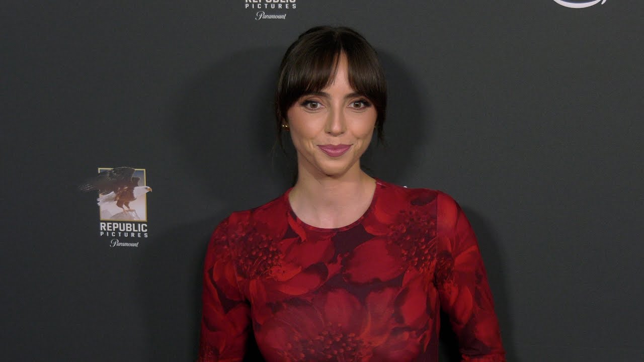 Линдси Фостер на эксклюзивном показе фильма «Серый дом»: красная дорожка | Прибытие