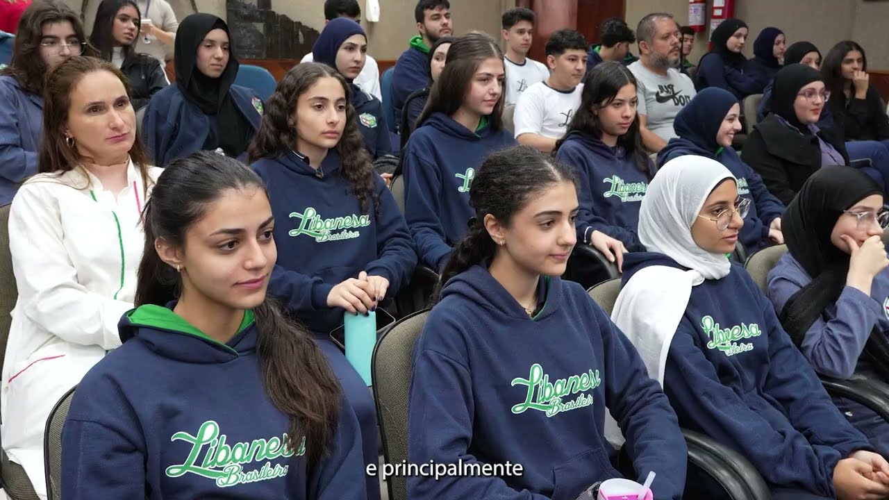 Estudantes da escola Libanesa Brasileira visitam a C&acirc;mara Municipal