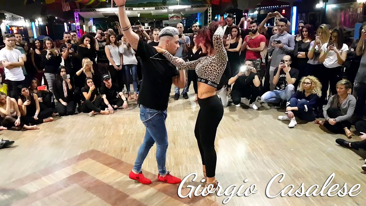 Daniel y Desiree - Bruises - PalaCavicchi Roma 2017
