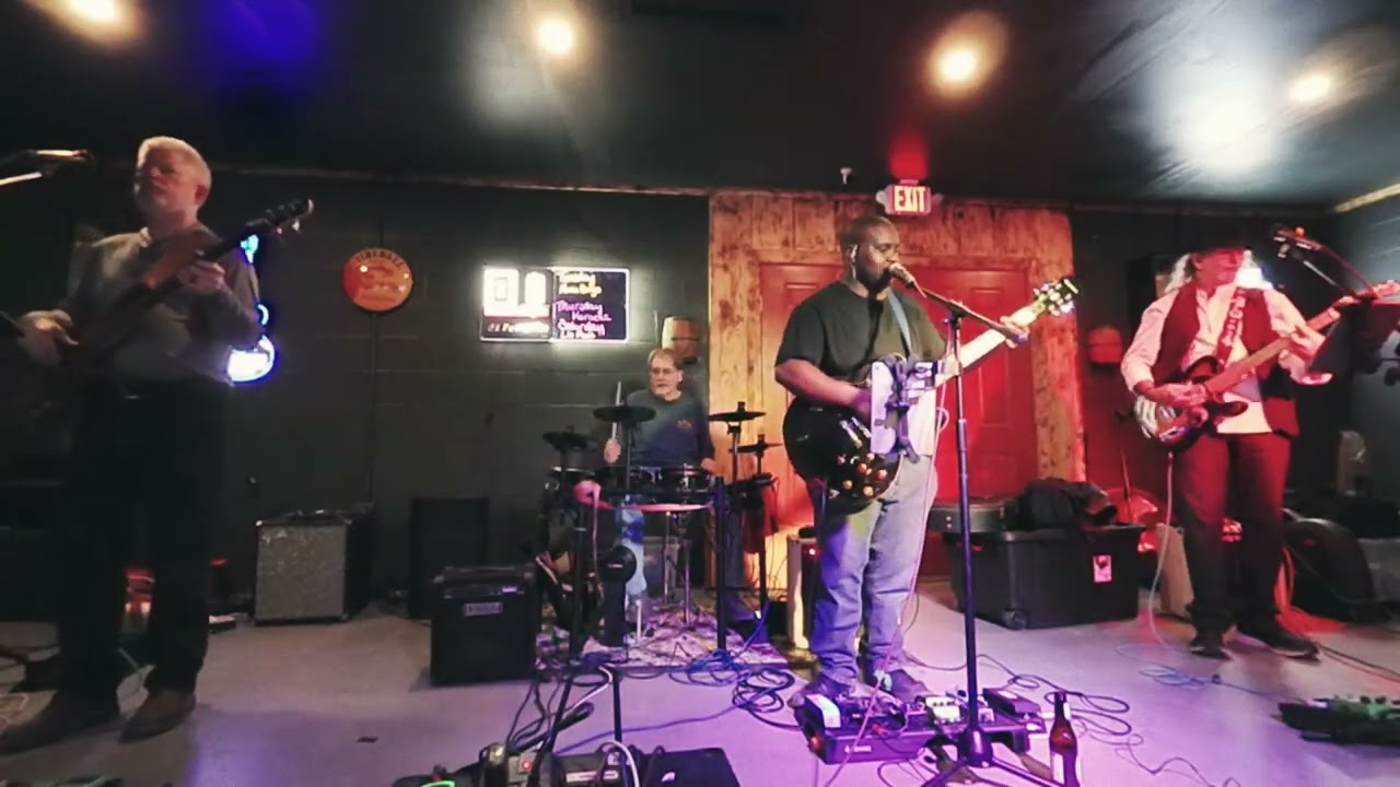 Hoodookattz Let's Stay Together (cover)