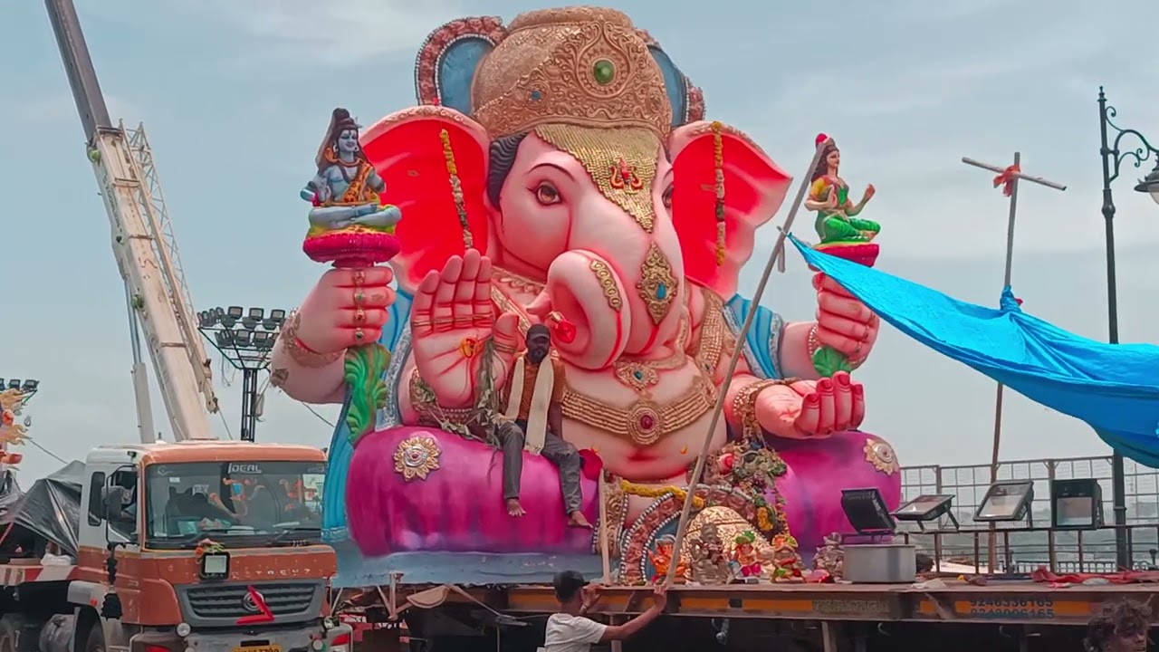Last day ganesh visarjan 2025 Hyderabad. 