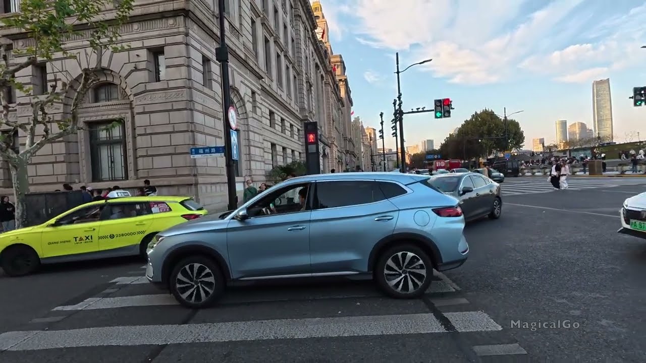【4K】跟着镜头逛上海，热闹外滩到南京路老字号，经典赏景路线