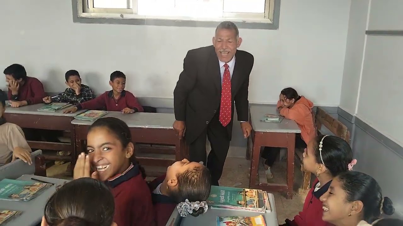 اسكتشات قصيرة من مسرحيه أصحاب  الأخدود 