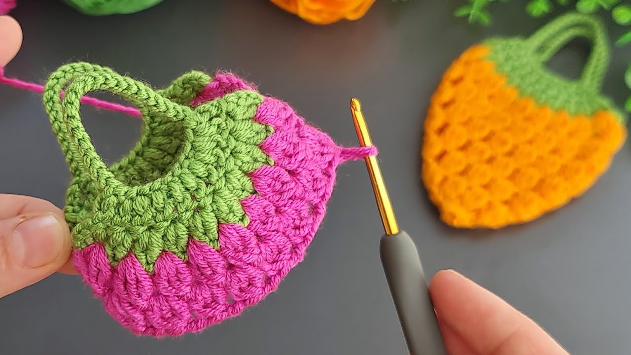 Super beautiful🍓Make MONEY with This SUPER EASY Crochet Mini Strawberry Bag Purse Keychain!🍓