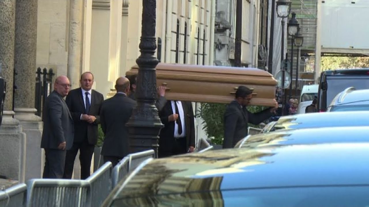 L'ultimo omaggio a Charles Aznavour alla chiesa armena di Parigi