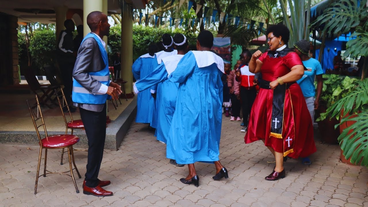 A Sunday of Joy: Praise and Worship Team with Lively Audience Participation