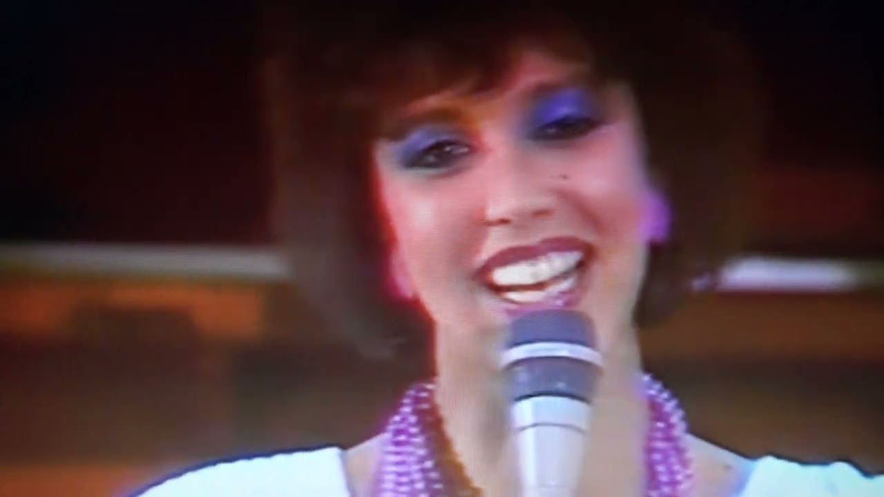 Op volle toeren vanuit Bobbejaanland in België Chiel Montagne jaar 1985 Sandra Rhemer, Nico Haak